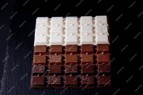 Comparativa visual de texturas: chocolate negro, con leche y blanco