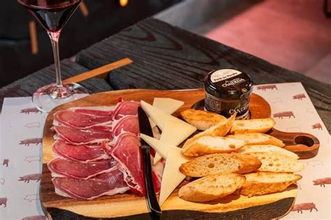 Degustación de jamón ibérico y queso