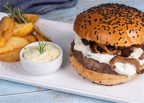 Hamburguesa gourmet con un toque de salsa Worcestershire