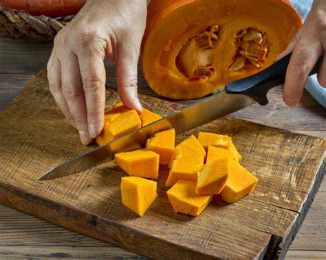 Calabaza entera y en trozos