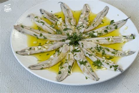 Ingredientes frescos para boquerones en vinagre
