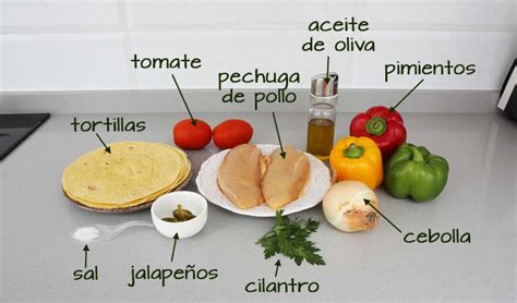 Tabla nutricional de ingredientes para fajitas de pollo con espinacas y brócoli