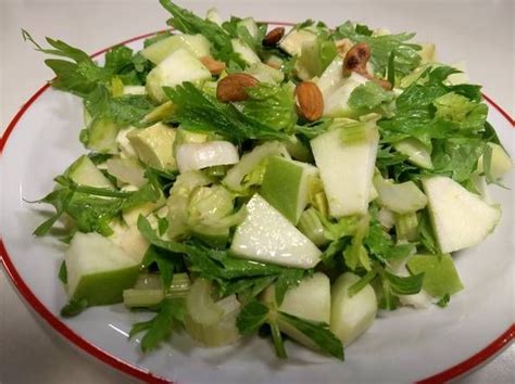 Ensalada fresca de apio y pepino