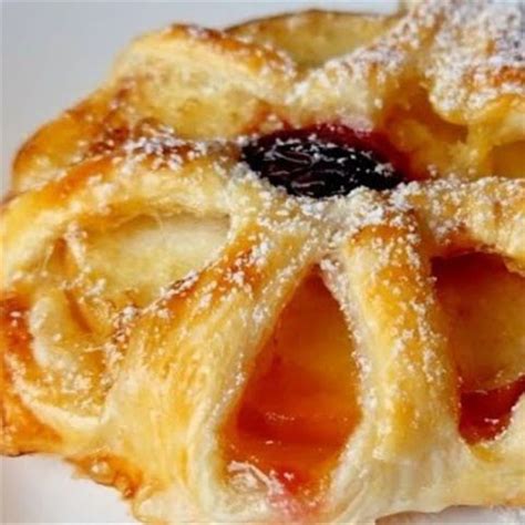 Montaje de los pastelitos de hojaldre con manzana