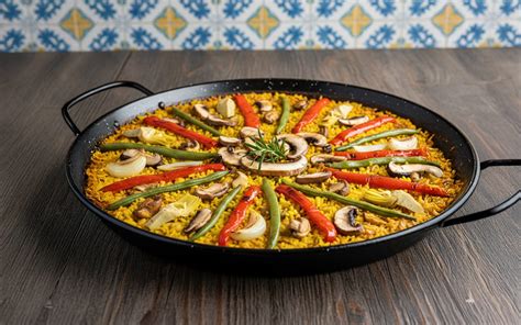 Variedad de verduras frescas para paella