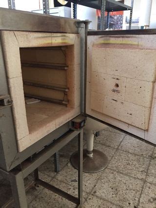 Variedad de hornos de cerámica de segunda mano