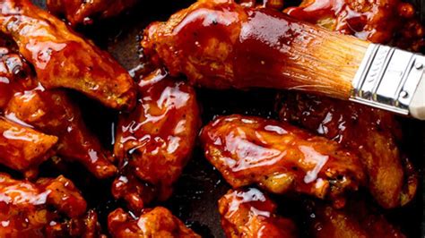 Infografía con los pasos para hacer alitas barbacoa
