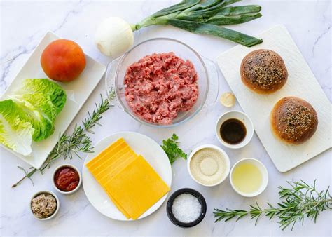 Ingredientes y utensilios para pan de hamburguesa