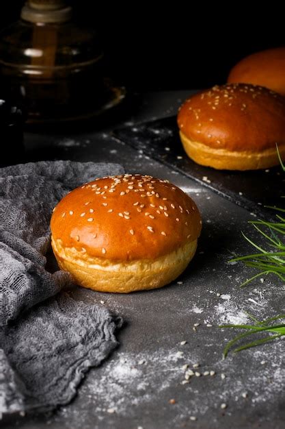 Pan de hamburguesa recién horneado