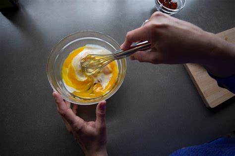 Ingredientes para la tortilla al microondas con mayonesa