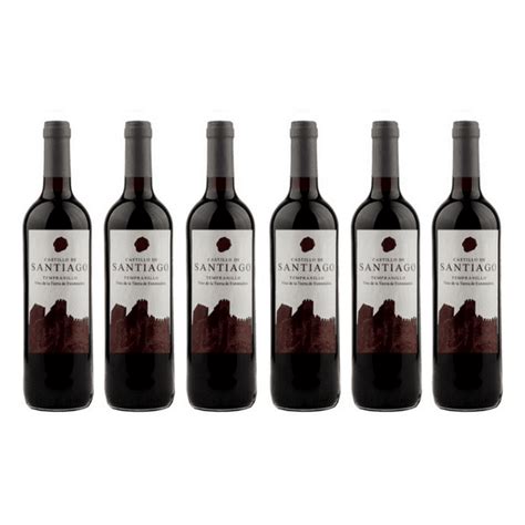 Botellas de vino tinto español en una bodega