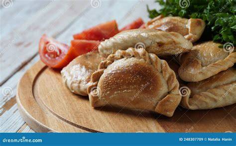 Variedad de empanadas latinoamericanas