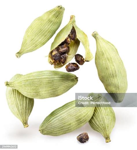 Vainas y semillas de cardamomo verde