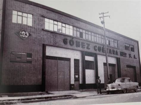 Edificio de la primera fábrica de galletas Cuétara en Cantabria