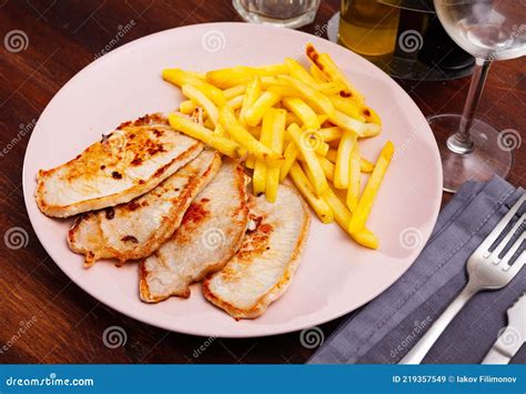 Sanjacobo de lomo de cerdo con patatas fritas