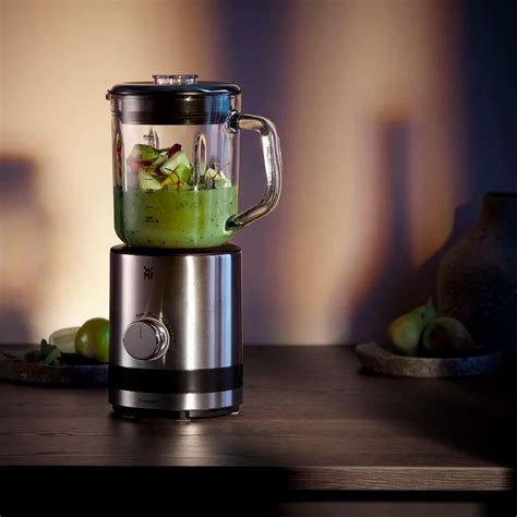 batidora de vaso triturando zanahorias