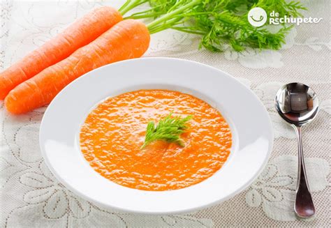plato de puré de zanahoria decorado
