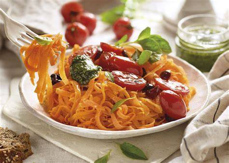 Sartén con espaguetis, calabaza y sésamo negro