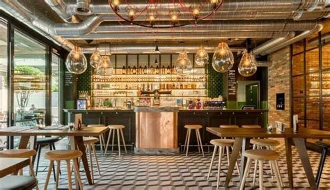 Interior de Guardabarranco Gastrobar en Zaragoza