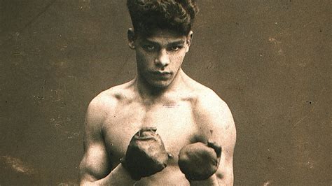 Fotografía de archivo de un boxeador gitano en la Alemania nazi