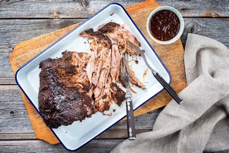 Bondiola braseada en salsa barbacoa
