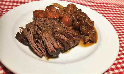 Proceso de braseado de carne en olla