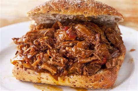 Bondiola de cerdo desmenuzada con salsa barbacoa