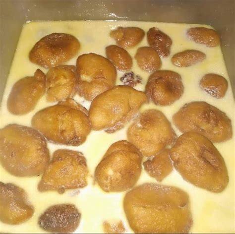 Pelluelas con leche en un plato