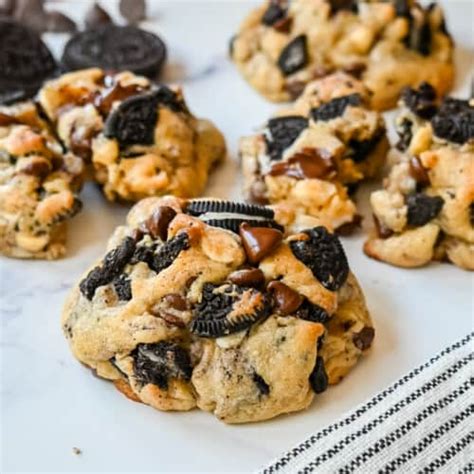 Galletas New York Oreo recién horneadas