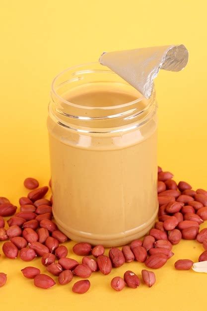 Mantequilla de maní en un frasco
