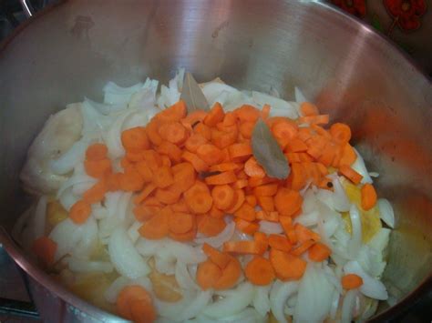 Cebolla y zanahorias sofriéndose