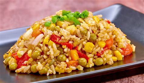 Arroz frito con vegetales
