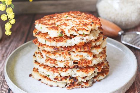 Tortitas de arroz caseras con queso y hierbas