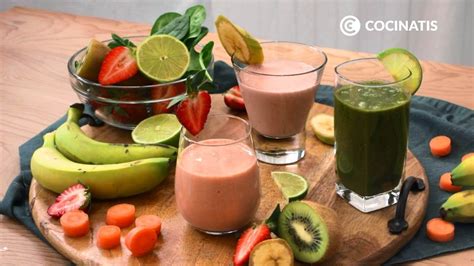 Variedad de frutas y verduras frescas para batidos détox