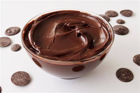 Ganache de chocolate en un bol
