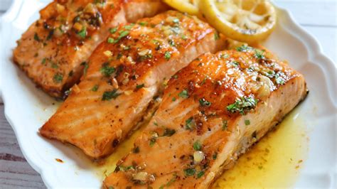 Filete de salmón a la plancha con limón y perejil