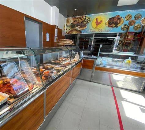 Fachada de El Pollo Dorado en La Manga