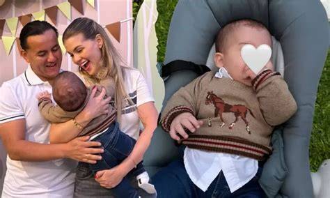 Familia de Brunella Horna y Richard Acuña celebrando un cumpleaños
