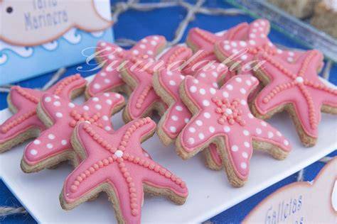 Galletas de estrella de mar decoradas con pasta de azúcar