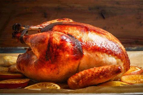 Pavo asado al horno con rodajas de limón