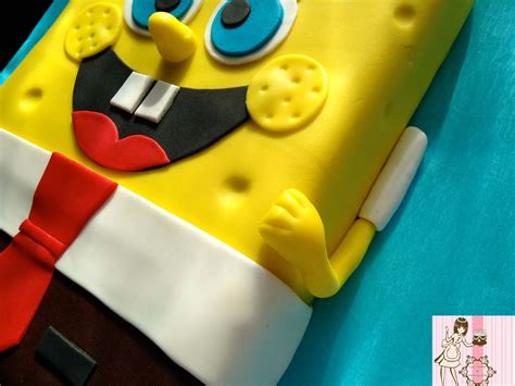 Decoración de tarta con fondant de Bob Esponja
