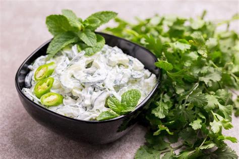 Salsa raita con cilantro y menta