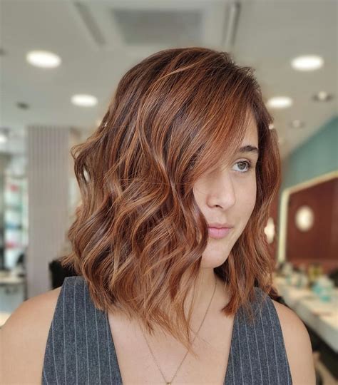Mujer con cabello blorange