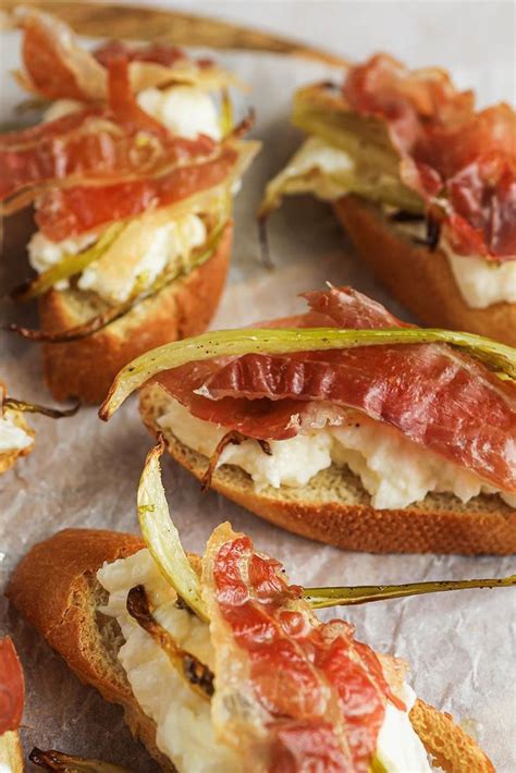 Bruschetta de hinojo asado, burrata y jamón de Parma