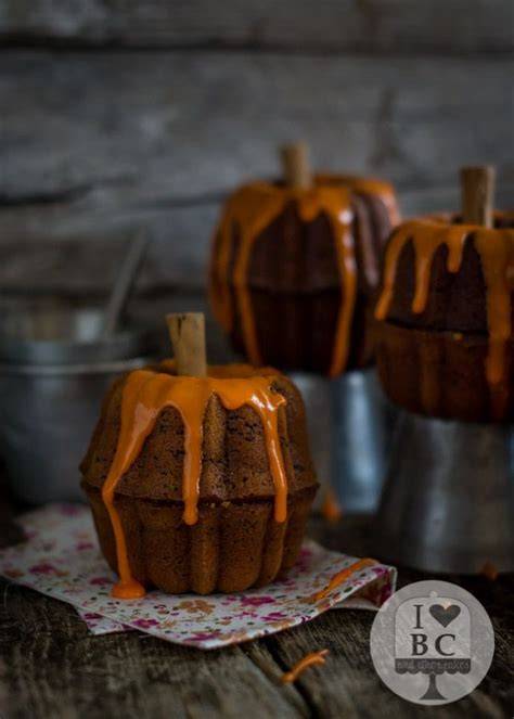Mini Bundt Cakes de calabaza con glaseado