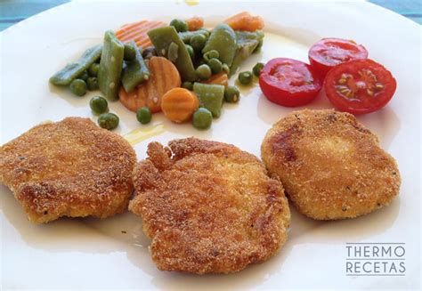 Nuggets de pollo y zanahoria con verduras frescas