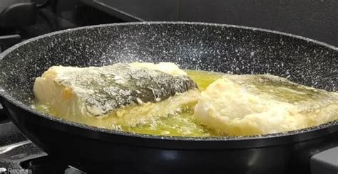 Sartén friendo bacalao