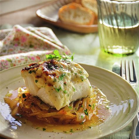 Plato de bacalao gratinado con miel y romero
