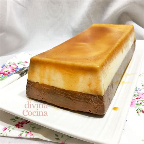 Flan de chocolate blanco y negro listo para servir
