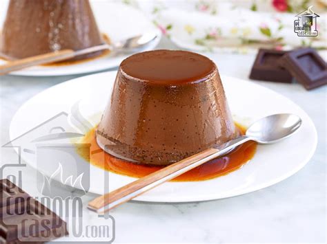 Preparación de ingredientes para flan de chocolate